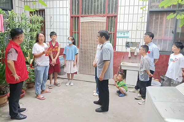 新鄉(xiāng)長城集團愛心家庭攜手輝縣義工“愛心助學(xué)，點亮希望”